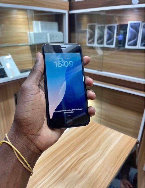 iPhone SE 3Generation 64 Go