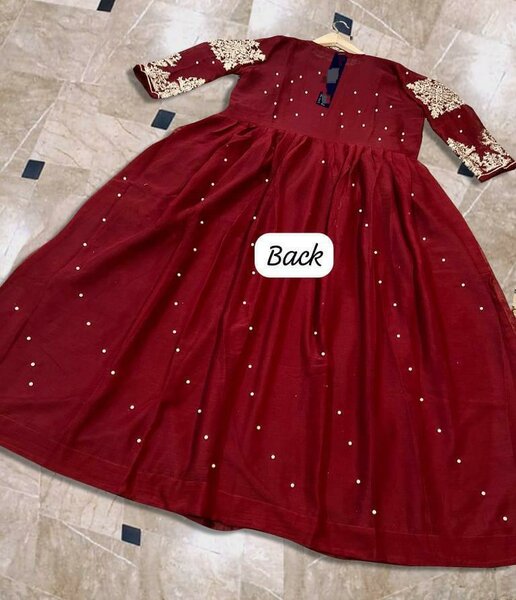 Fabric: Shamoz Silk   Pattern: Embroidered   Neck Type: