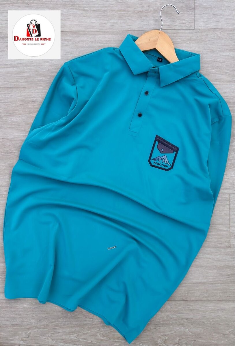 Polo bleu avec motif