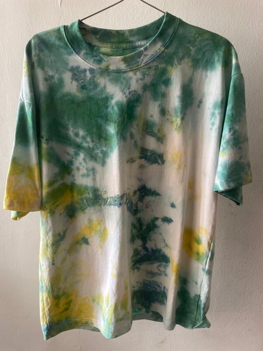 Tee shirt teint à la main