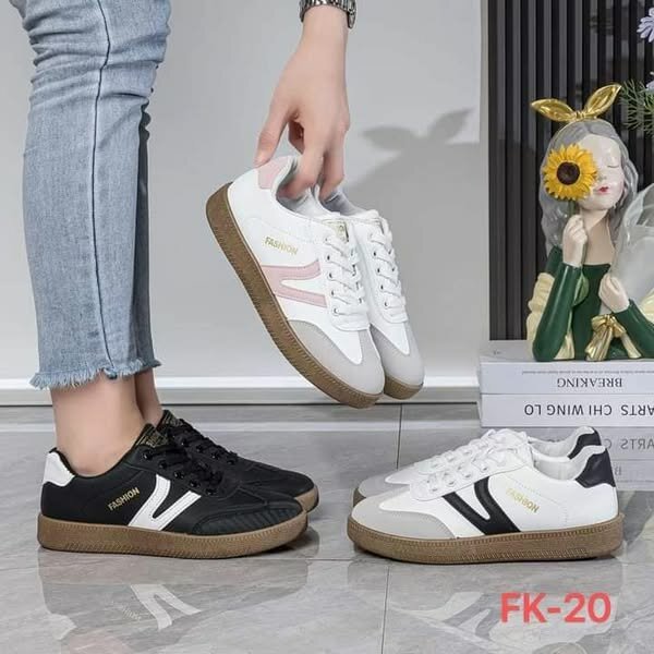 Ladies light sneakers 