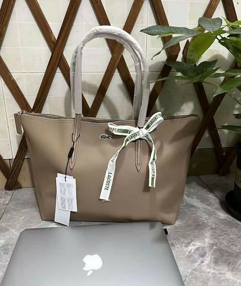 Sac à main élégant Lacoste