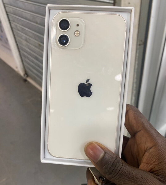 Apple iPhone 12 - 64GB