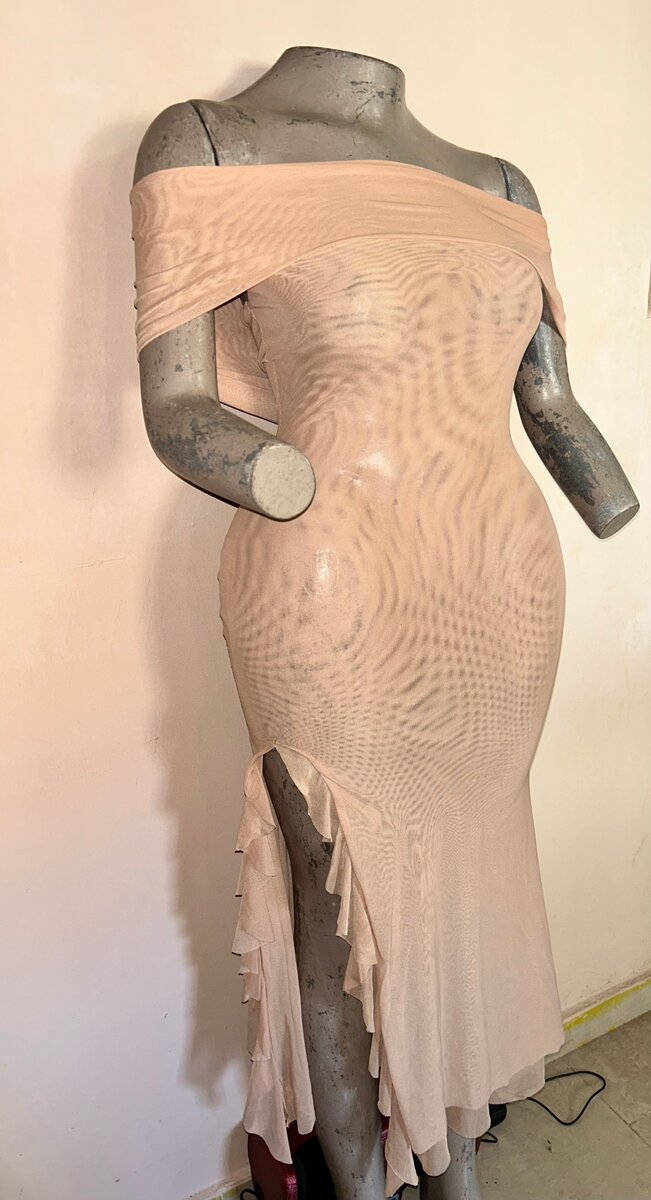 Robe moulante épaules nues