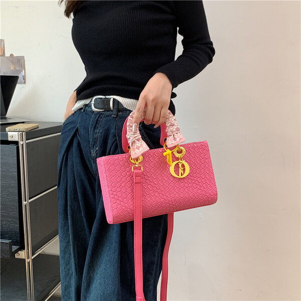 Sac à main tressé élégant