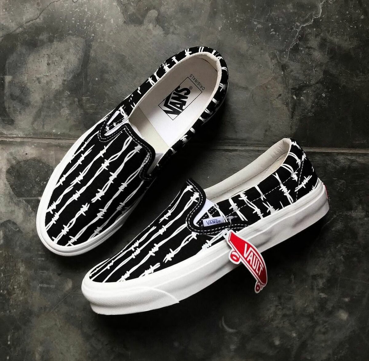 Baskets Slip-On à motif barbelé