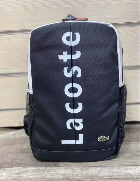 Sac Lacoste. Qualité supérieure.