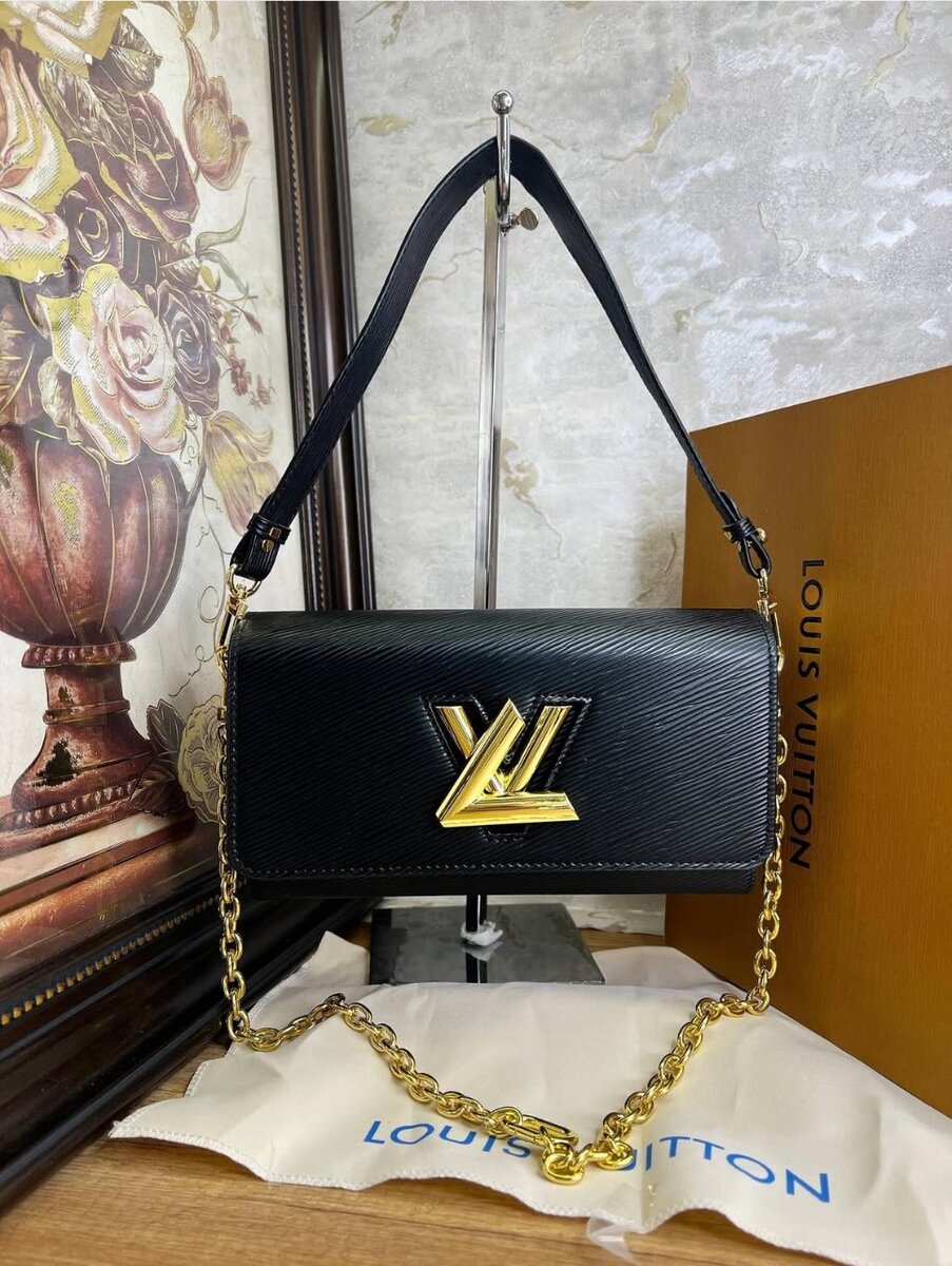 Sac à main doré élégant