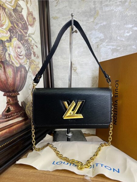 Sac à main doré élégant