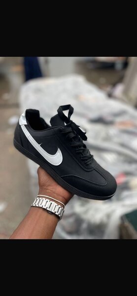 Sneakers noirs élégants pour homme