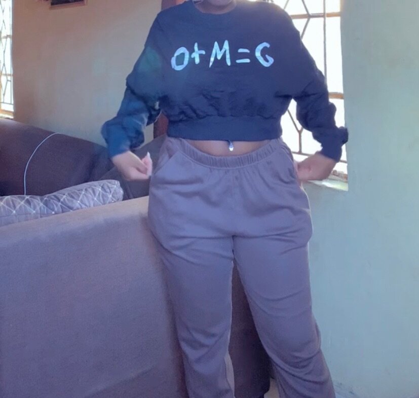 Sweatpants & cropped sweatshir