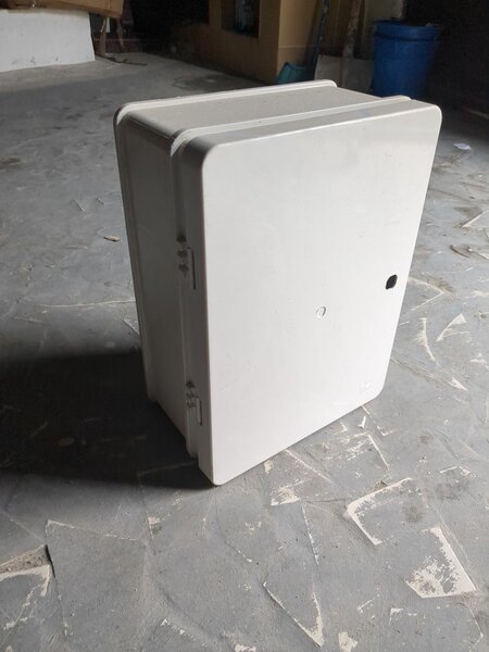 Coffret polyester 30x40