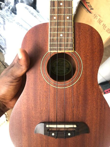 Ukulélé acoustique en bois