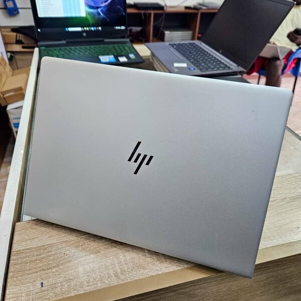 *HP ELITEBOOK 735 G5 GAMING*