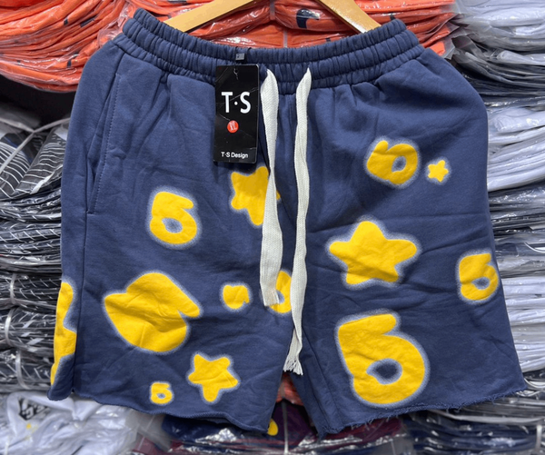 Shorts de sport bleus imprimés
