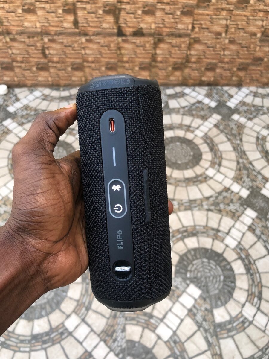 Preowned JBL flip 6 Bluetooth speaker from America instock