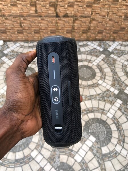 Preowned JBL flip 6 Bluetooth speaker from America instock