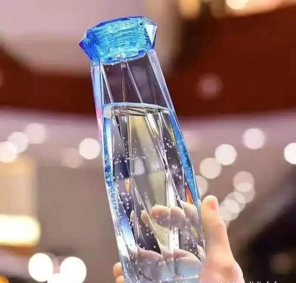 Carafe en verre coloré