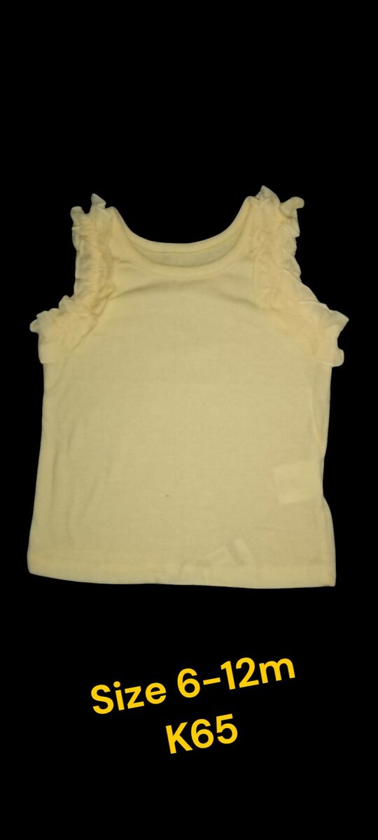 T-shirt with ruffles , yellow