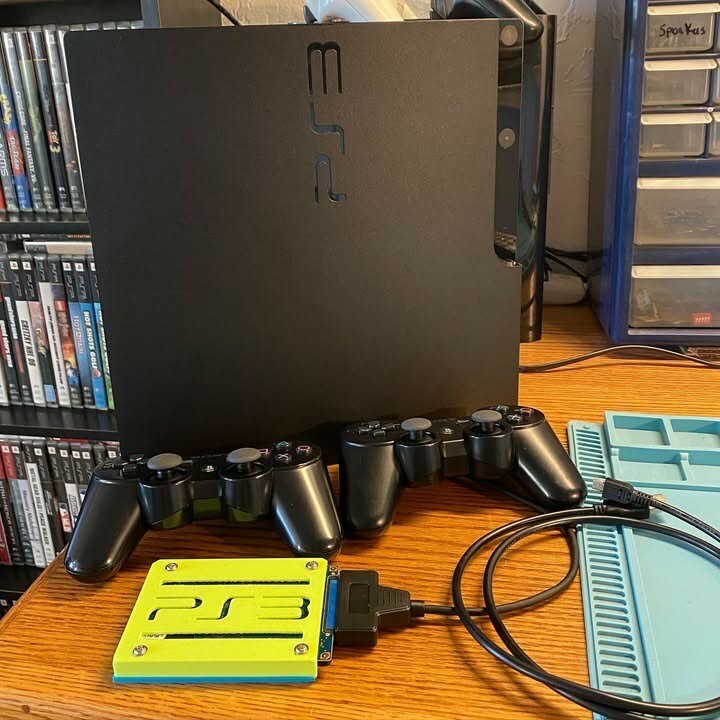 PS3 quasi neuve + 23 jeux et 2 manettes