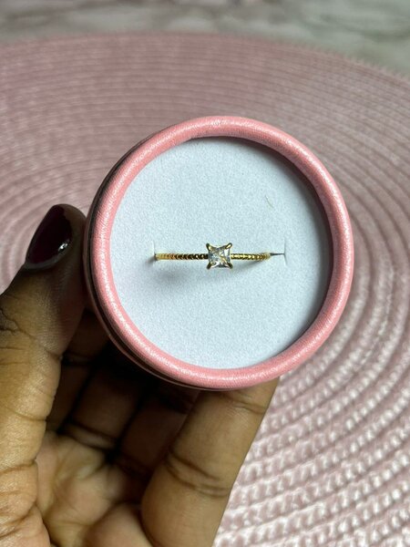 Bague étoile en or élégante