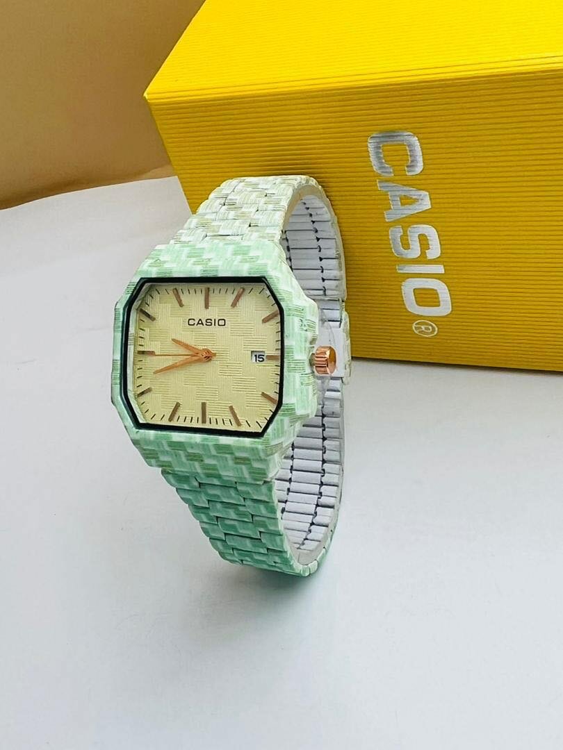 Montre numérique Casio moderne