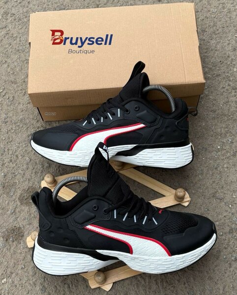 Chaussures de sport noires homme