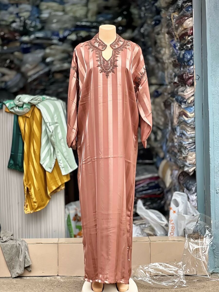 Robe caftan rayé élégant