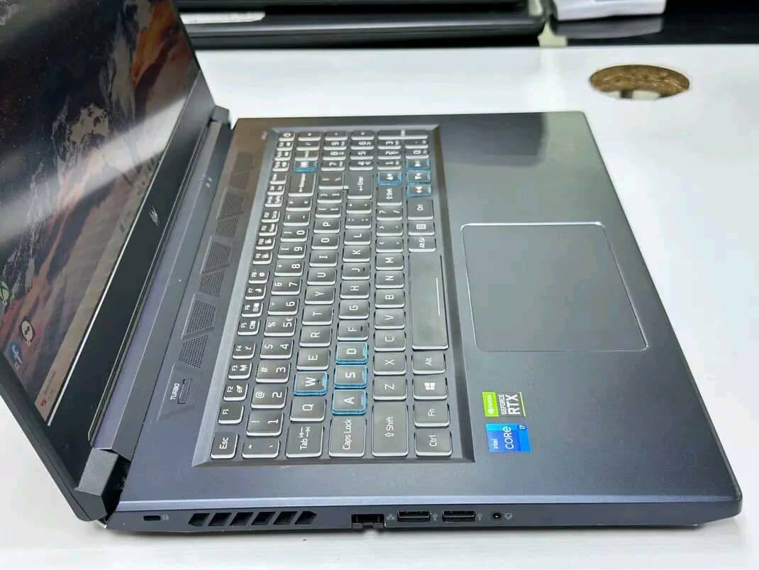 Acer Predator Helios  Core