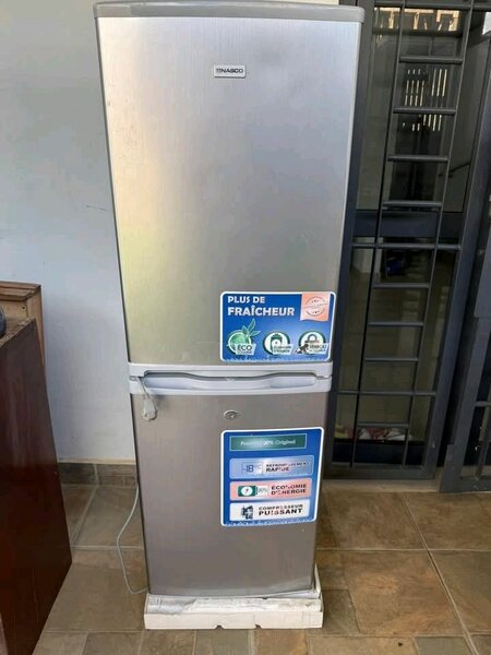 Réfrigérateur moderne inox