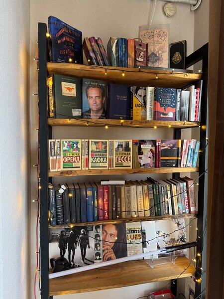 Стеллаж ручной работы из цельного дерева