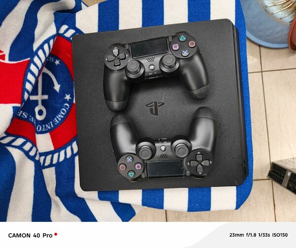 PS4 Slim Craque +2manettes