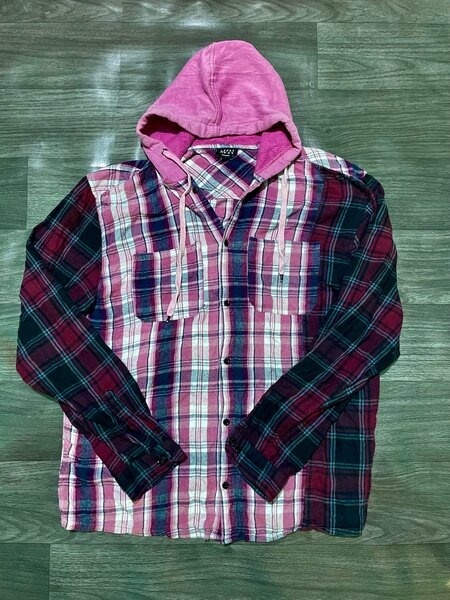 Chemise à capuche à carreaux