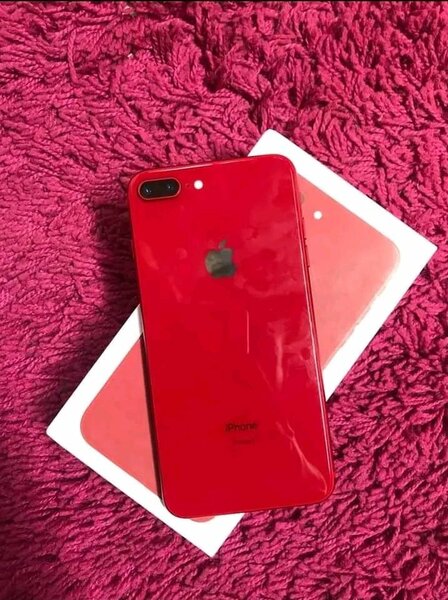 iPhone rouge avec boîte