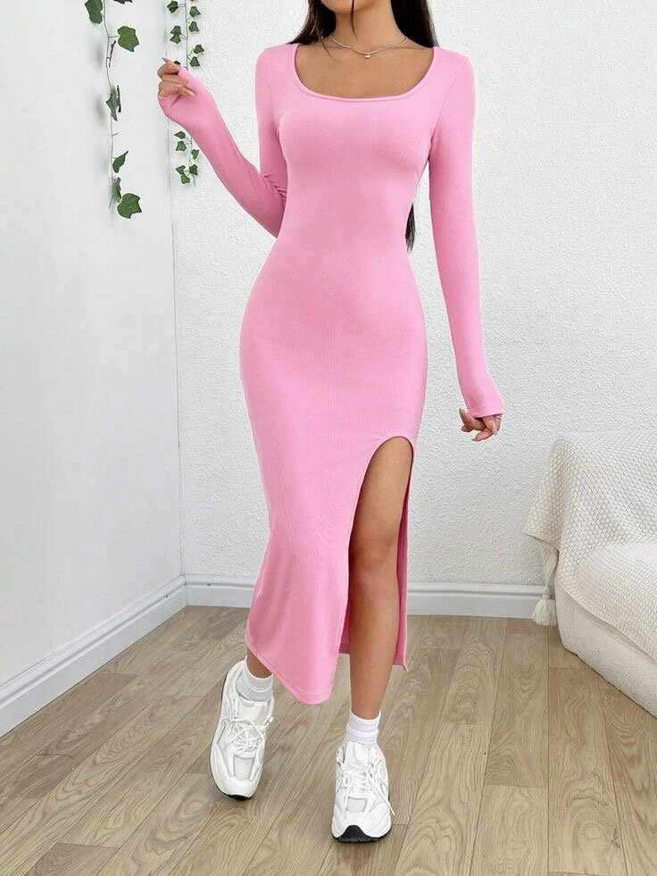 Robe moulante rose fendue