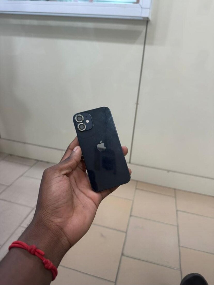 iPhone 12mini 64giga casineuf très propre