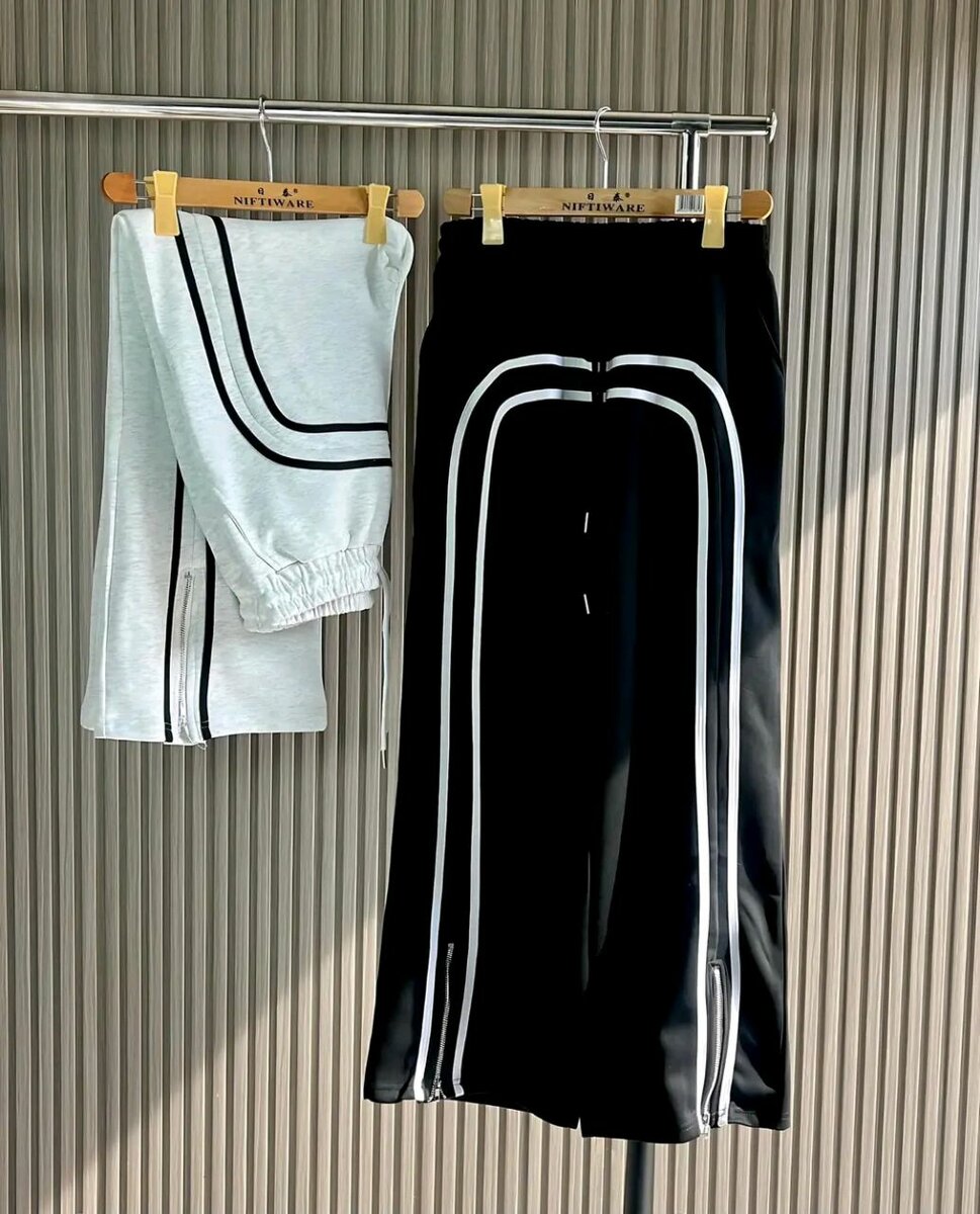 Pantalon de sport à rayures