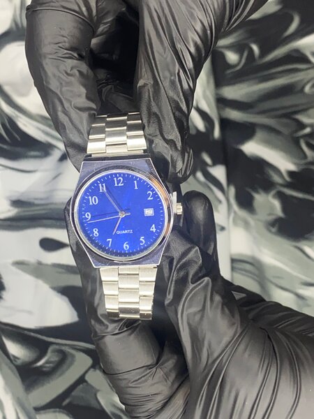 Montre élégante en acier inoxydable