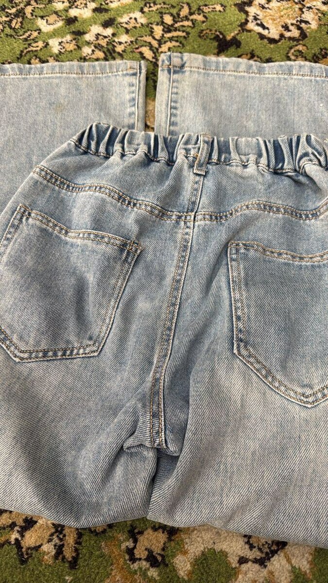 Джинсы на девочку лет 10,11