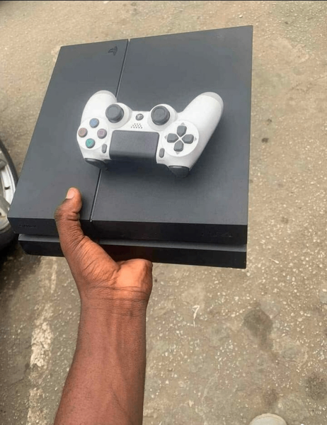 Console de jeux PlayStation 4