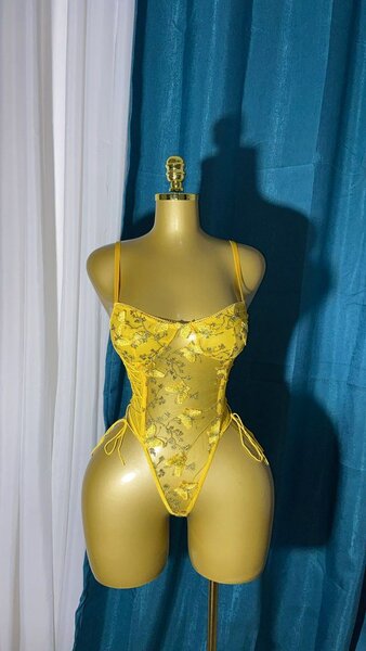 Body en dentelle jaune