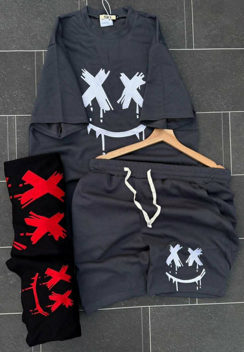 Ensemble de survêtement souriant