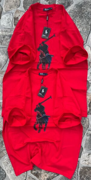 T-shirt rouge à motif polo