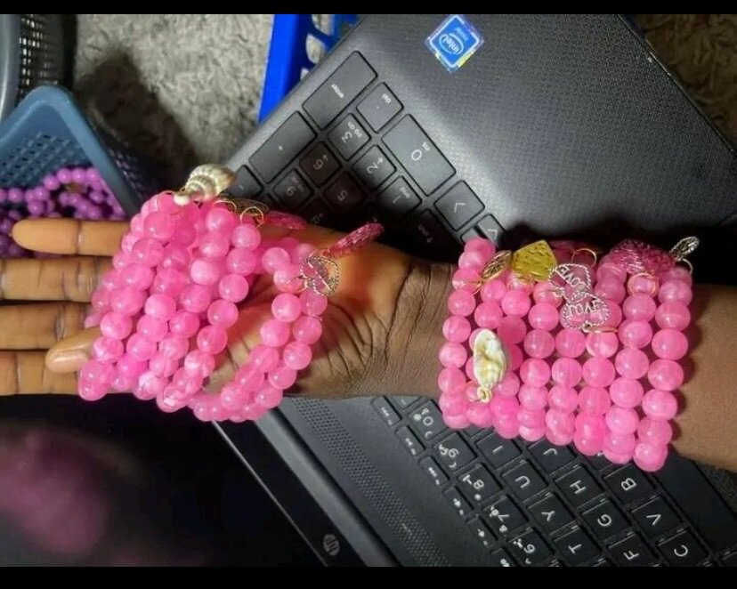 Bracelet perles roses élégantes