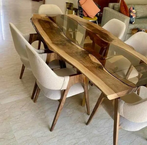 Table à manger en bois naturel