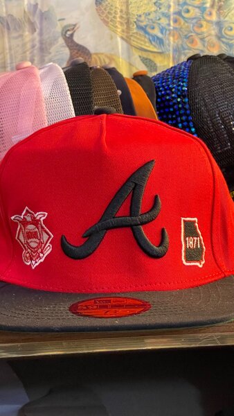 Casquette rouge logo "A"