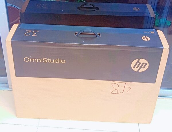 HP OmniStudio 32" All-in-One