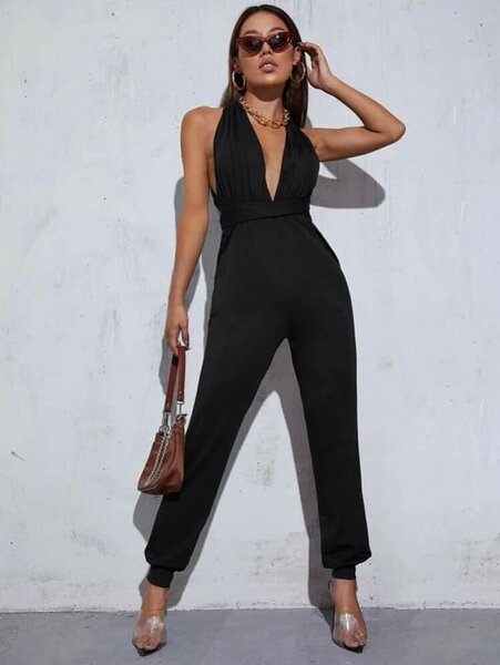 Combinaison noire élégante femme