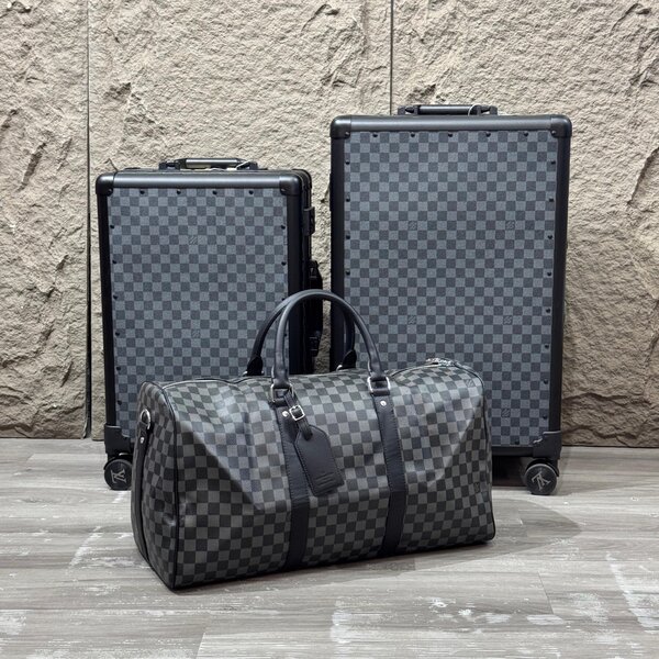 GUUCI TRAVELLING BAG SET