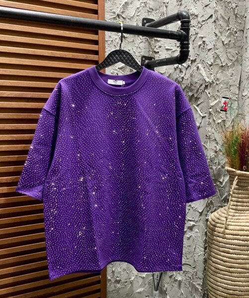 Pull violet oversize avec strass